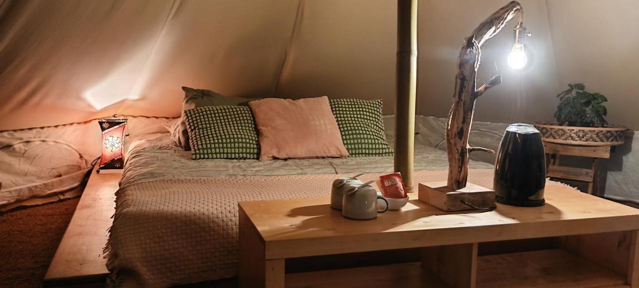 Evasion En Pleine Nature, Tipi Insolite Et Jacuzzi Au Pont Du Gard ! Vers Pont du Gard Ngoại thất bức ảnh