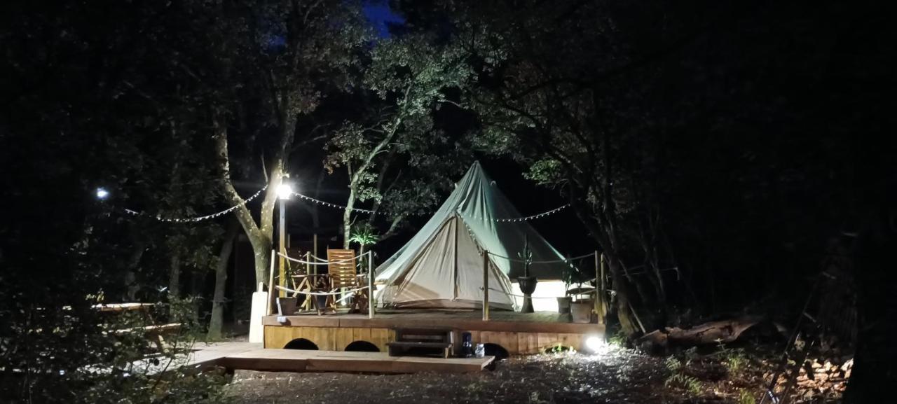 Evasion En Pleine Nature, Tipi Insolite Et Jacuzzi Au Pont Du Gard ! Vers Pont du Gard Ngoại thất bức ảnh